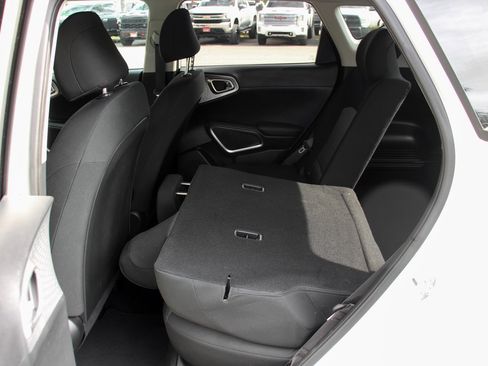 Used 2023 Kia Soul S image 32