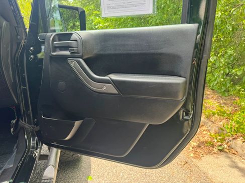 Used 2012 Jeep Wrangler Sport w/ Connectivity Group AWD/4WD image 8