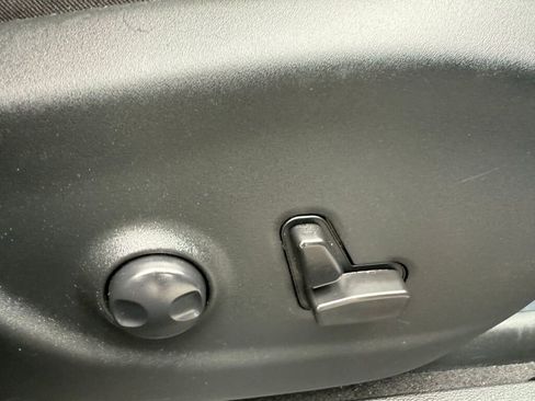 Used 2023 Jeep Cherokee Altitude Lux image 30