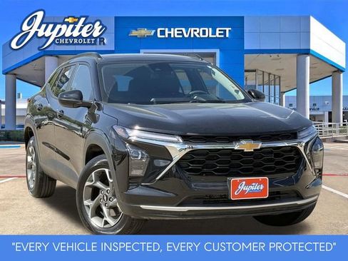 Used 2025 Chevrolet Trax LT image 1