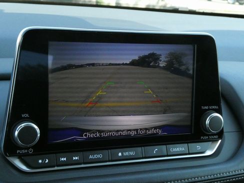 Used 2024 Nissan Rogue SV image 6