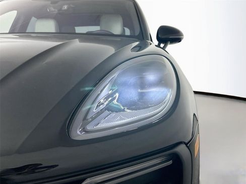 Certified 2024 Porsche Macan AWD/4WD image 15