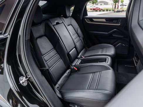 Certified 2024 Porsche Cayenne Turbo GT image 53