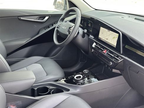 New 2025 Kia Niro EX image 12