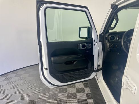 Used 2023 Jeep Wrangler Unlimited Sahara AWD/4WD image 12