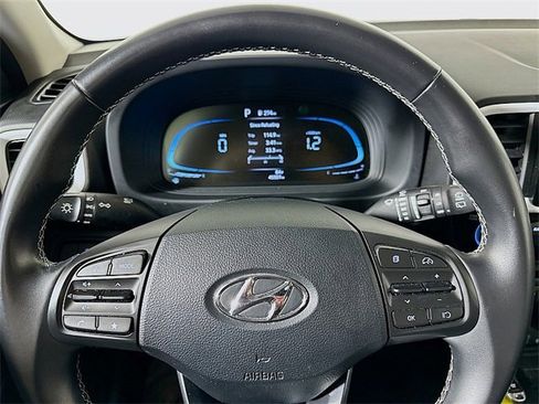 Used 2023 Hyundai Venue Limited image 12