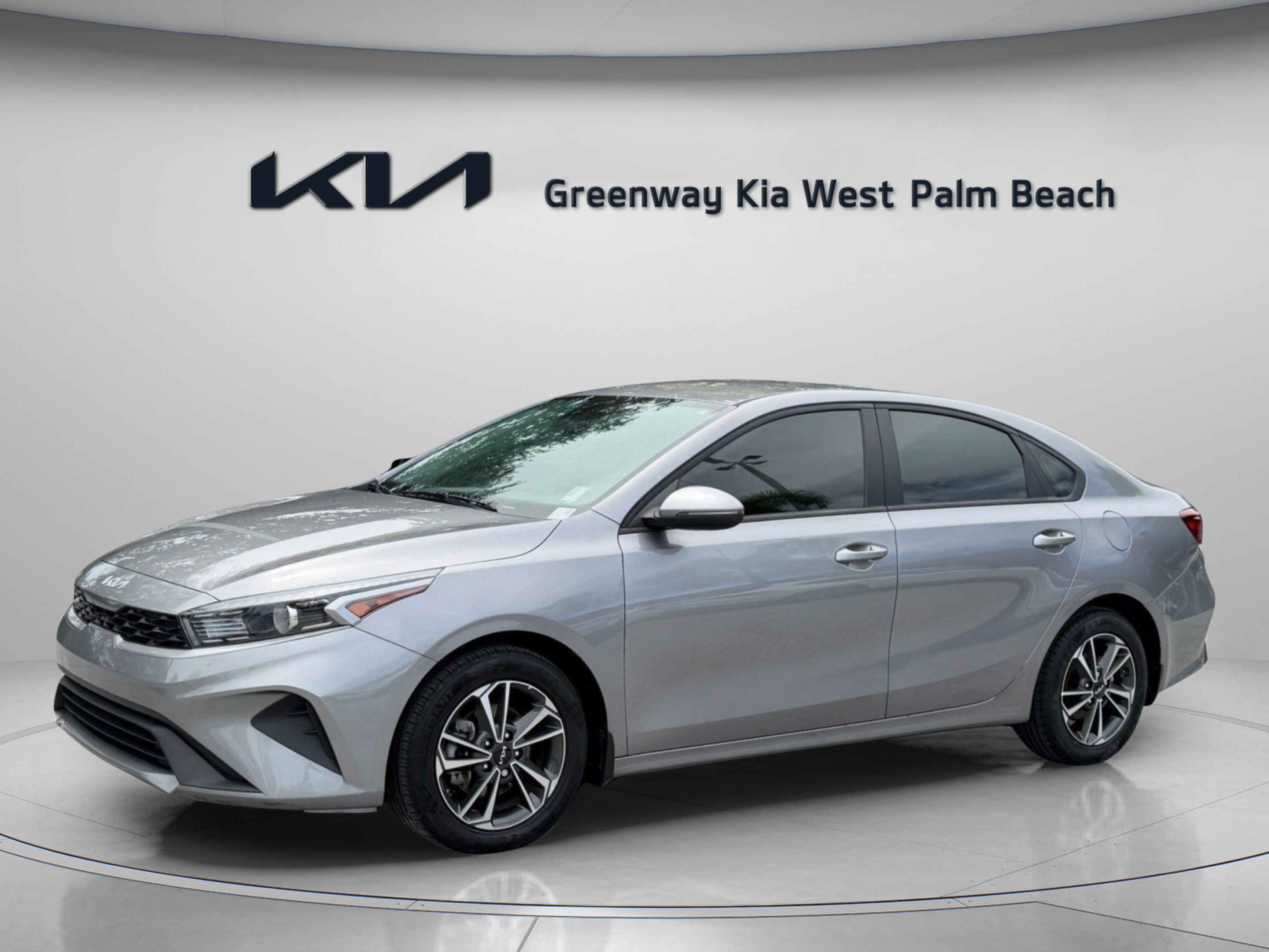 Certified 2024 Kia Forte LXS w/ LXS Technology Package FWD image 3