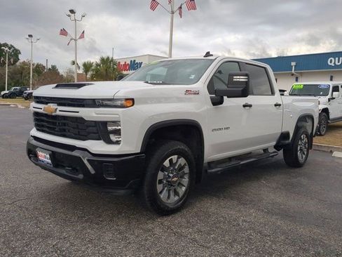 Used 2025 Chevrolet Silverado 2500 Custom w/ Custom Value Package image 8