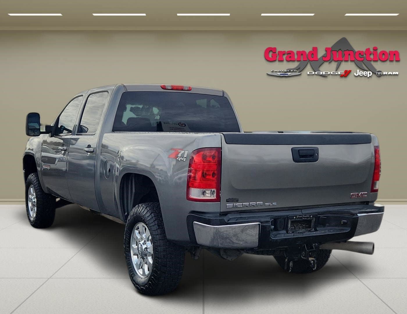 Used 2012 GMC Sierra 2500 SLE w/ SLE Preferred Package AWD/4WD image 5