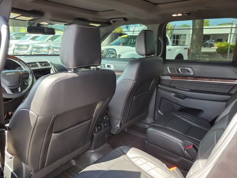 Used 2019 Ford Explorer Platinum AWD/4WD image 14