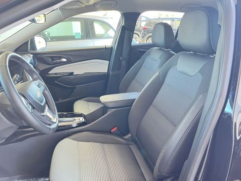 Used 2025 Chevrolet Trax LT w/ LT Convenience Package image 37