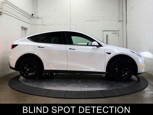 Used 2021 Tesla Model Y Long Range image 9