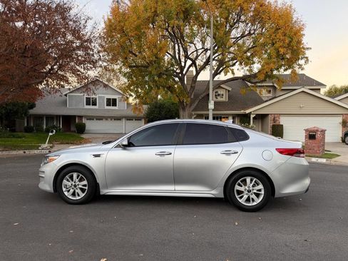Used 2017 Kia Optima LX w/ Convenience Package image 9
