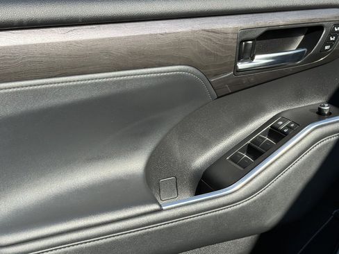 Used 2022 Toyota Highlander Platinum image 17