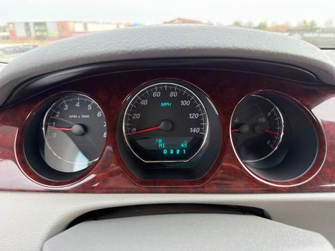 Used 2008 Buick Lucerne CXL w/ Luxury Package FWD image 10