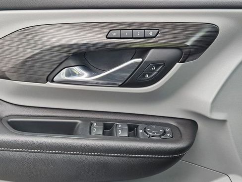 Used 2022 GMC Terrain SLT w/ Infotainment Package II FWD image 7
