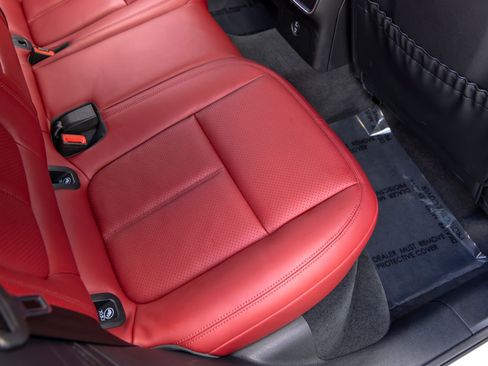 Certified 2025 Porsche Macan AWD/4WD image 48