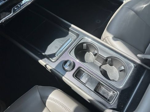 Used 2024 Lincoln Corsair AWD image 13