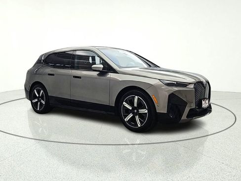 Used 2023 BMW iX xDrive50 w/ Ultimate Package 2 AWD/4WD image 9