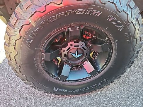 Used 2016 Jeep Wrangler Unlimited Rubicon w/ Connectivity Group image 13