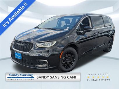 Used 2023 Chrysler Pacifica Touring-L