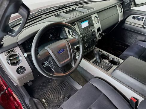 Used 2017 Ford Expedition XLT image 2
