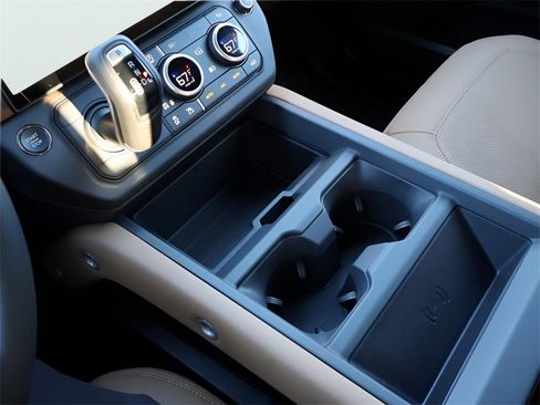 New 2026 Land Rover Defender 130 X-Dynamic SE image 24