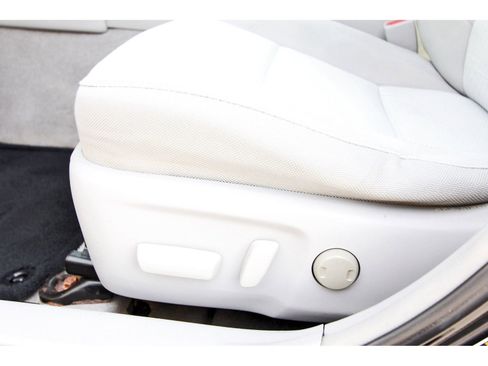 Used 2015 Toyota Camry LE FWD image 27