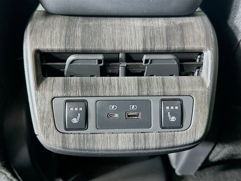 Used 2024 Nissan Ariya AWD image 28