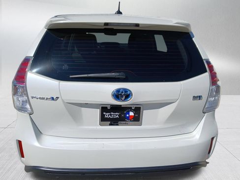 Used 2017 Toyota Prius V Four image 7