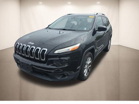 Used 2016 Jeep Cherokee Latitude w/ Cold Weather Group image 11