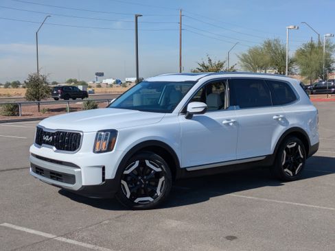 Used 2024 Kia Telluride EX w/ EX Captain's Chair Package image 34