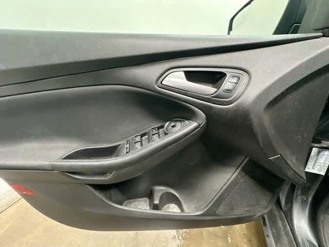 Used 2017 Ford Focus SE FWD image 14