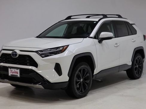 Used 2022 Toyota RAV4 SE w/ Convenience Package AWD/4WD image 3