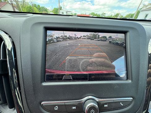 Used 2023 Chevrolet Equinox RS FWD image 15