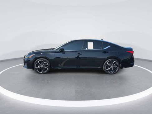 Used 2023 Nissan Altima 2.5 SR w/ SR Premium Package FWD image 5