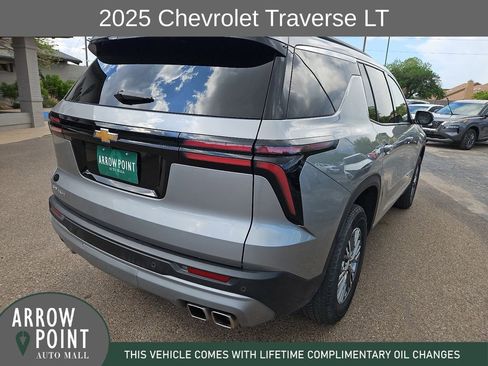 Used 2025 Chevrolet Traverse LT FWD image 11
