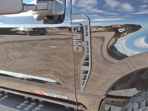 Used 2023 Ford F350 Lariat w/ Lariat Ultimate Package image 11