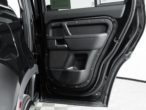 Used 2025 Land Rover Defender 110 S image 73