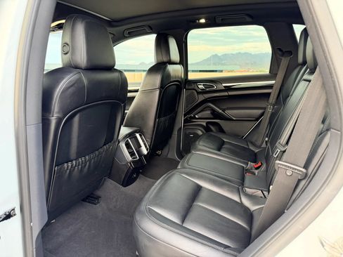 Used 2016 Porsche Cayenne AWD/4WD image 17