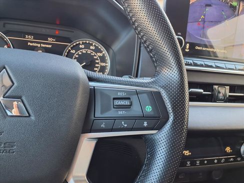 Used 2024 Mitsubishi Outlander SE image 25