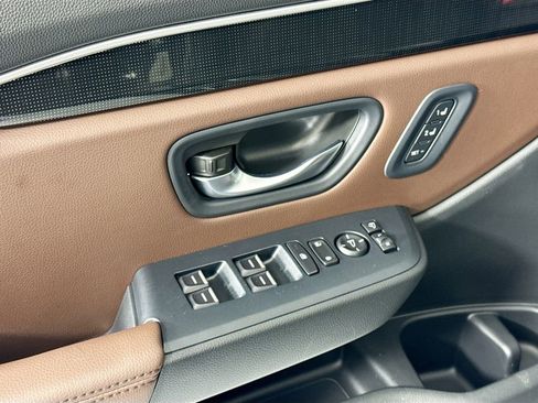 Used 2025 Honda Pilot Elite image 23