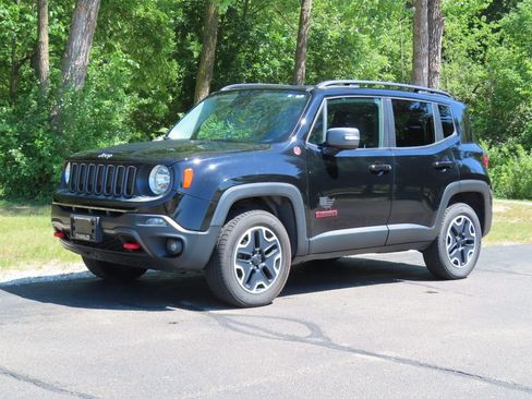 Used 2017 Jeep Renegade Trailhawk w/ Premium Trailhawk Package AWD/4WD image 8