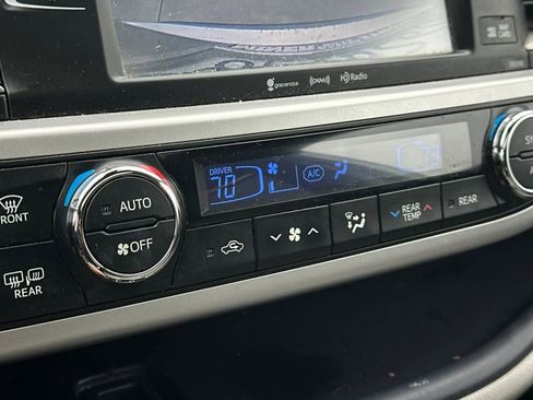 Used 2019 Toyota Highlander XLE image 22