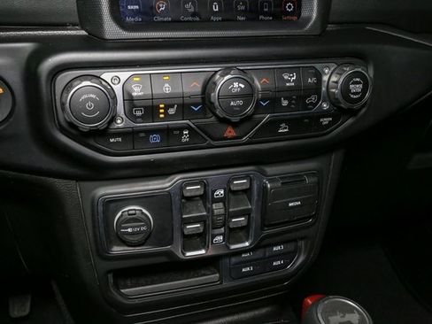 Used 2021 Jeep Wrangler Unlimited Sahara w/ Cold Weather Group image 27