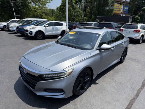 Used 2018 Honda Accord Touring image 2