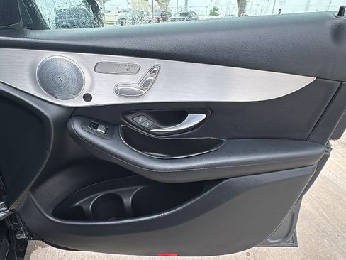 Used 2019 Mercedes-Benz GLC 350e 4MATIC image 29