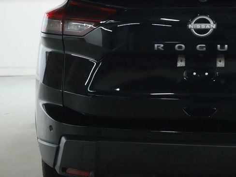 Certified 2025 Nissan Rogue SV image 43