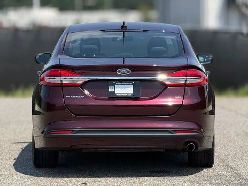 Used 2017 Ford Fusion SE FWD image 4