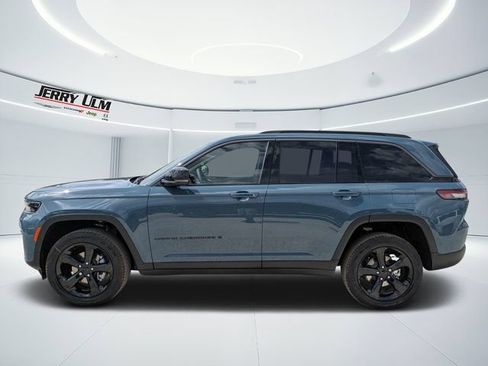New 2026 Jeep Grand Cherokee Limited w/ Limited Altitude Package RWD image 6